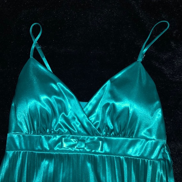 IZ Byer Dress - Picture 1 of 2